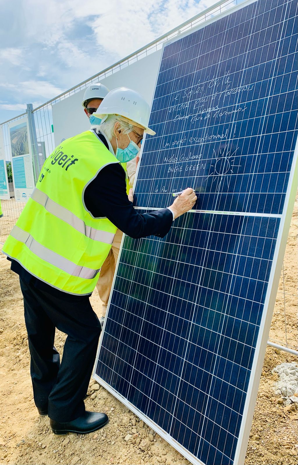 découvrez la ferme solaire de marcoussis, un projet innovant et durable qui exploite l'énergie solaire pour contribuer à la transition énergétique. profitez d'une production d'électricité verte et soutenez l'écologie tout en participant à l'avenir énergétique de notre région.