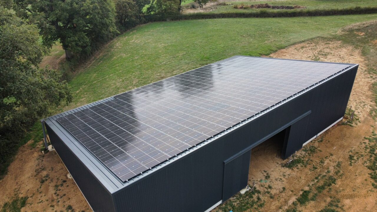 découvrez comment obtenir un hangar photovoltaïque gratuit en 2025 et maximisez votre production d'énergie solaire. profitez des opportunités offertes par les nouvelles régulations et des aides gouvernementales pour transformer votre espace en une source d'énergie renouvelable durable.