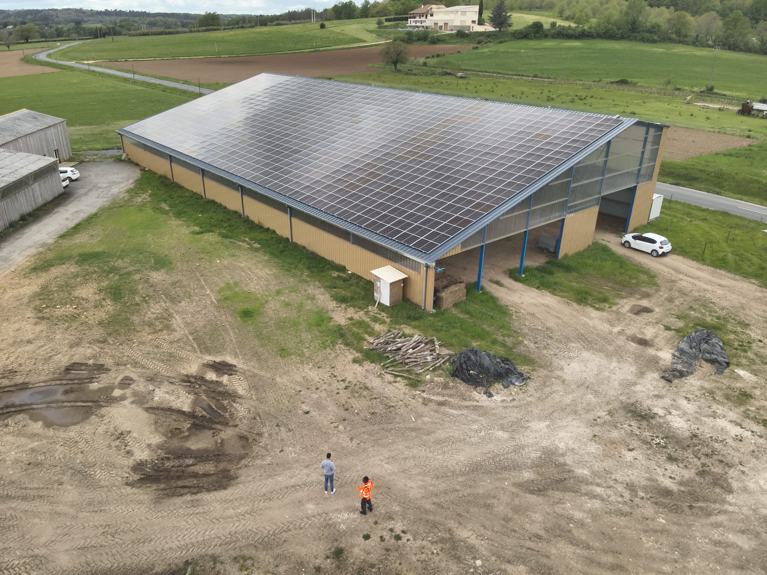 découvrez les hangars photovoltaïques, une solution innovante et écologique pour produire de l'énergie solaire tout en optimisant l'espace de stockage. transformez votre infrastructure en un atout durable et réduisez vos coûts énergétiques avec ces structures adaptées à vos besoins.