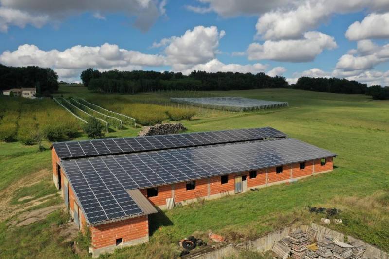 découvrez nos solutions de location photovoltaïque et profitez d'une énergie solaire propre et économique. optimisez votre consommation d'électricité sans investissement initial grâce à nos offres adaptées.