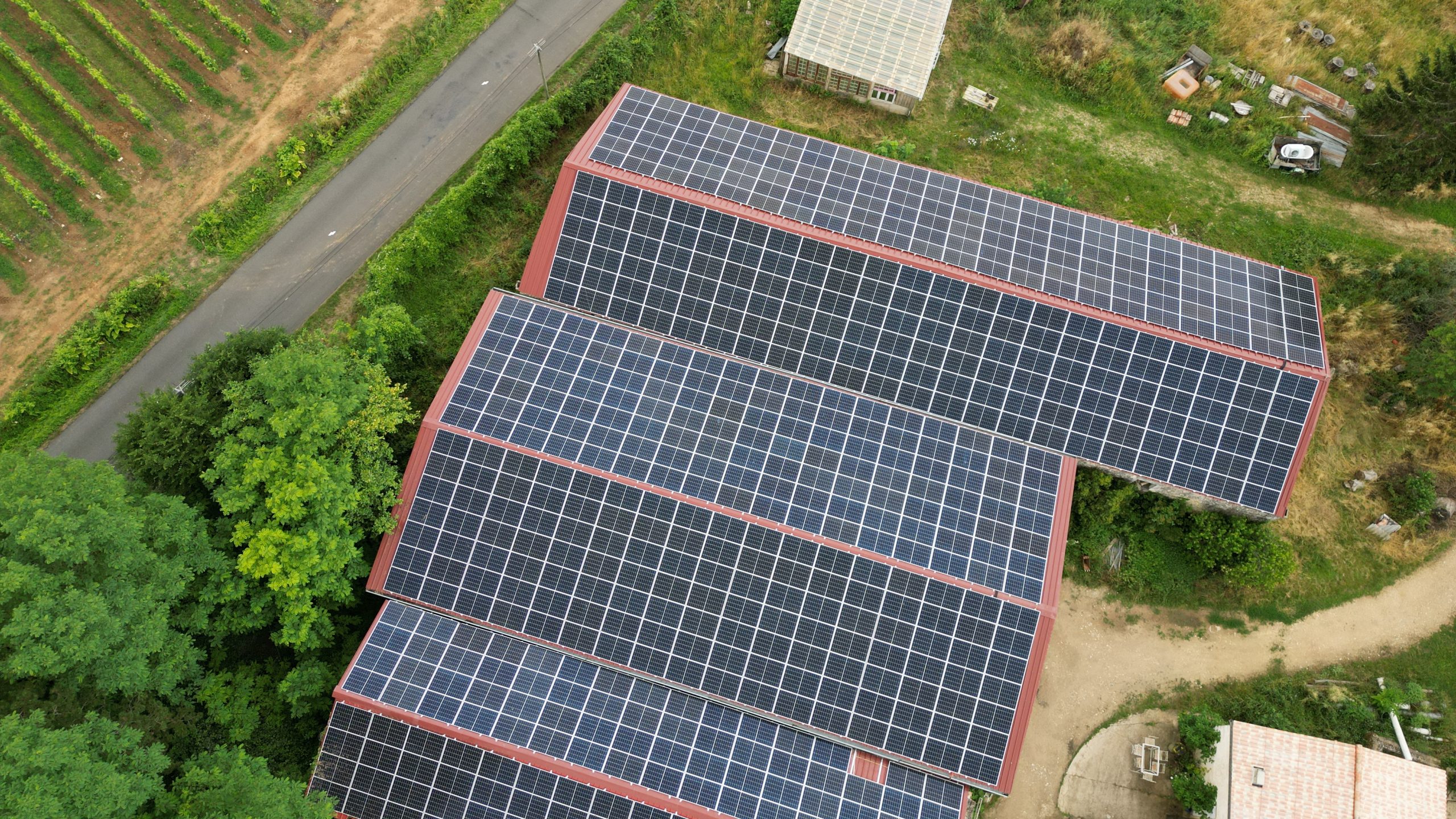découvrez notre service de location de toitures équipées de panneaux solaires pour maximiser votre production d'énergie renouvelable. profitez d'une solution économique et écologique pour votre maison ou entreprise, tout en contribuant à la transition énergétique!