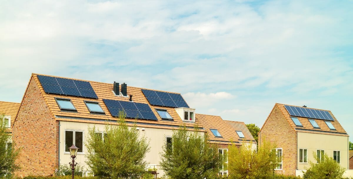 découvrez notre maison neuve éco-responsable équipée de panneaux photovoltaïques, alliant confort moderne et respect de l'environnement. profitez d'une habitation lumineuse et économique, tout en réduisant votre empreinte carbone.