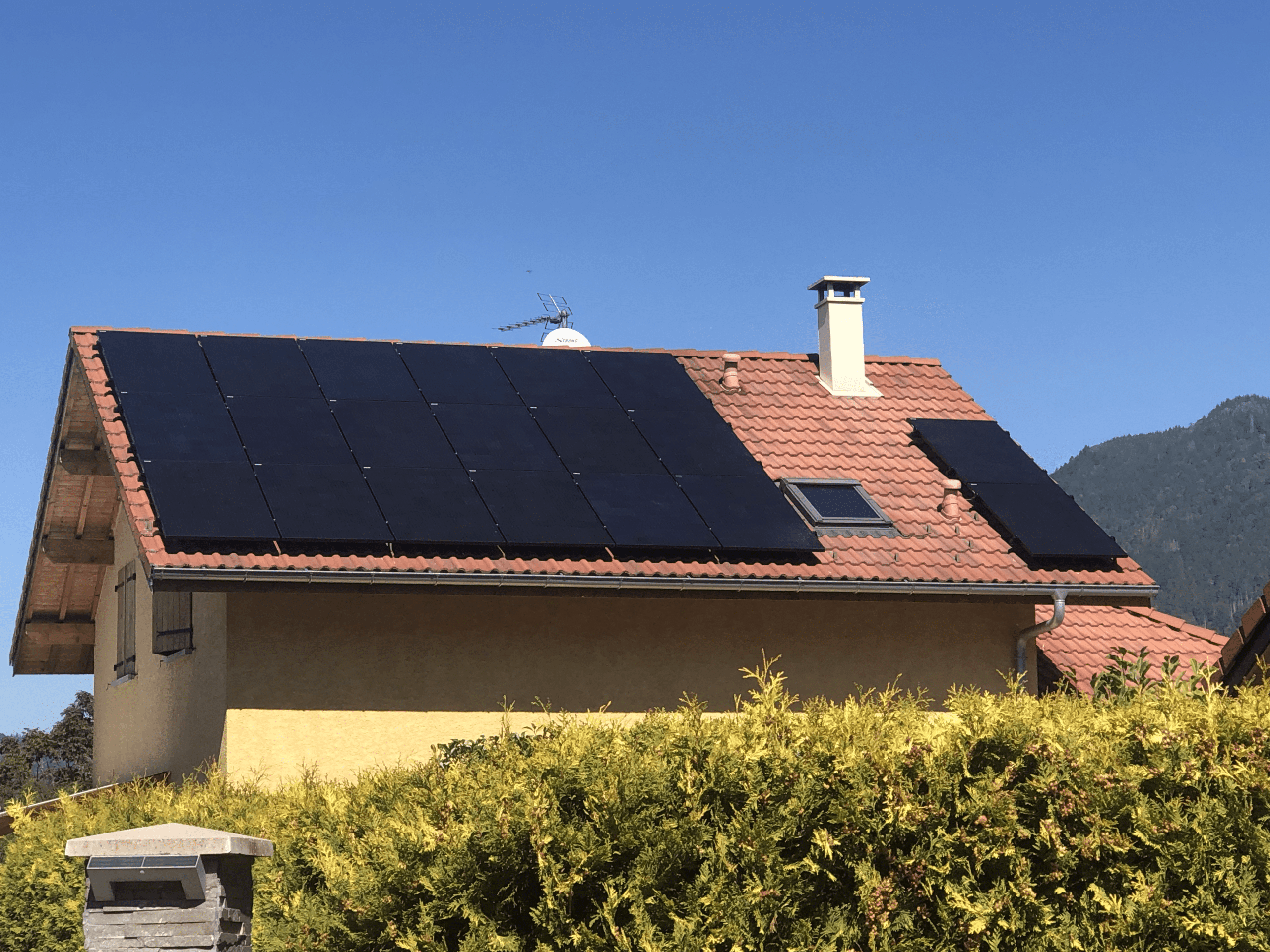 découvrez la maison photovoltaïque, une solution innovante et écologique qui utilise l'énergie solaire pour alimenter votre foyer. profitez d'une habitation durable, réduisez vos factures d'électricité et contribuez à la protection de l'environnement grâce à des technologies de pointe en matière d'énergie renouvelable.