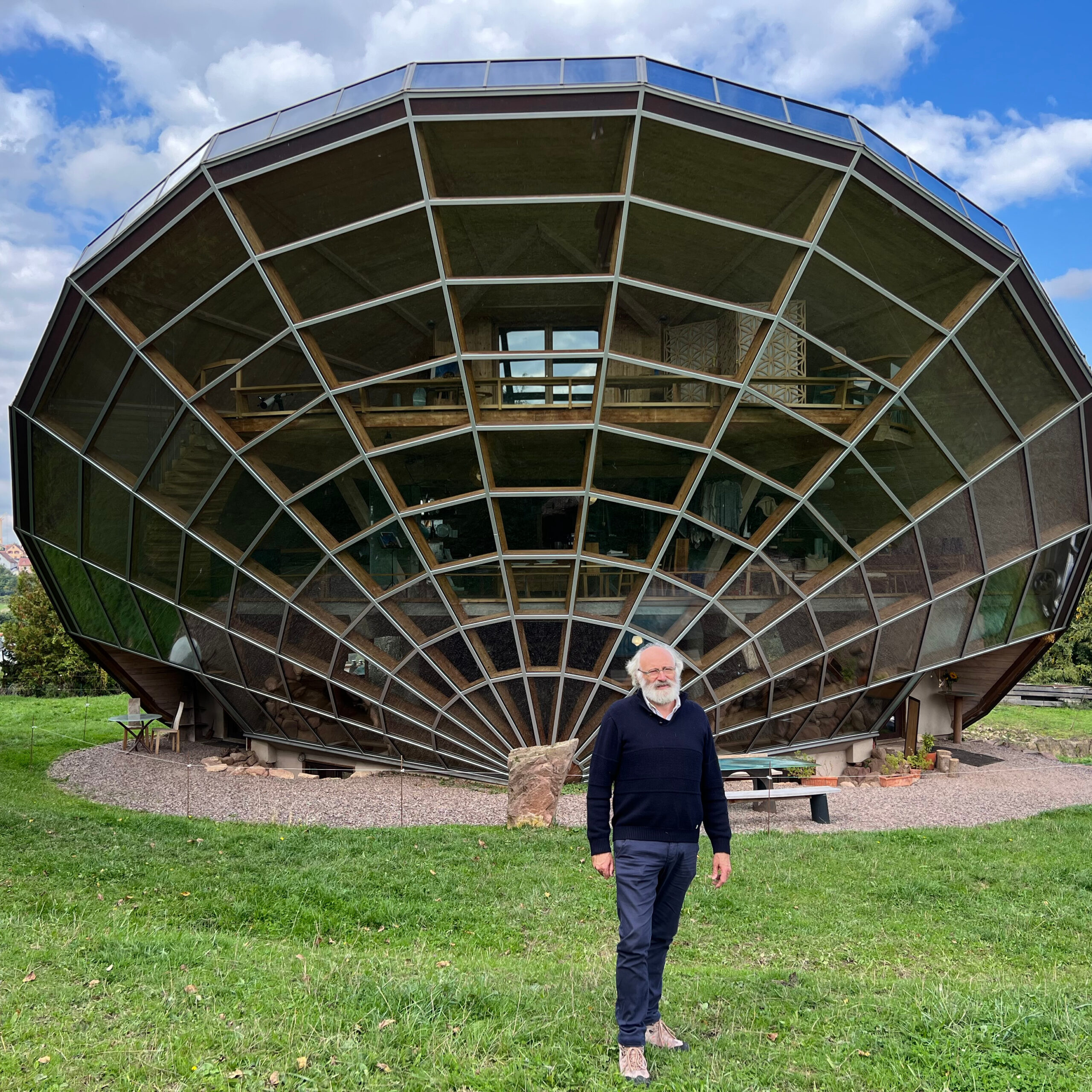 découvrez les avantages d'une maison solaire : un habitat écologique et économique qui utilise l'énergie renouvelable du soleil pour réduire vos factures d'électricité et minimiser votre empreinte carbone. adoptez un style de vie durable grâce à des technologies innovantes.