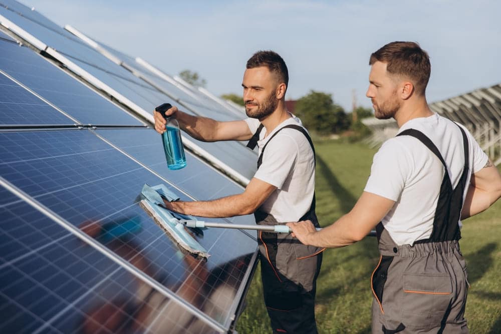 assurez le bon fonctionnement de vos panneaux photovoltaïques avec notre service de nettoyage professionnel. prolongez leur durée de vie et optimisez leur performance grâce à un entretien régulier.