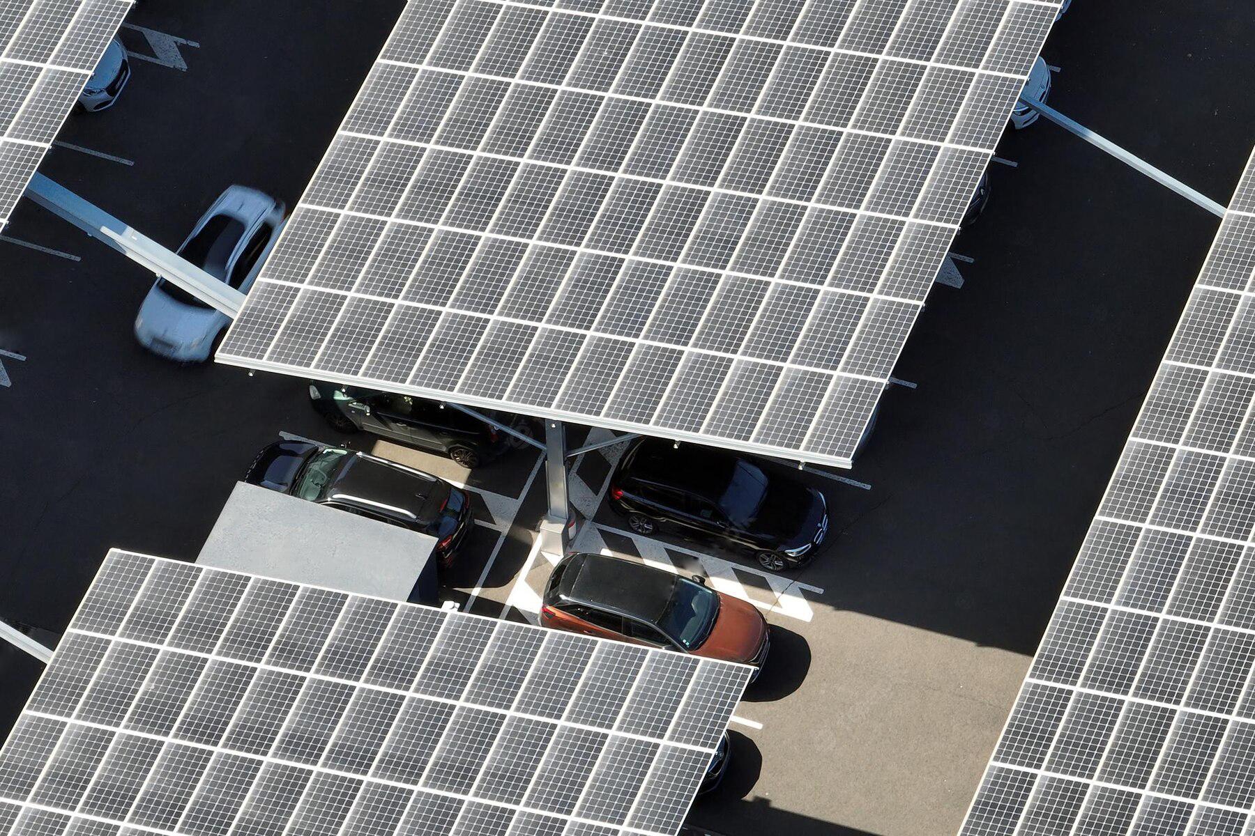 découvrez nos ombrières photovoltaïques, une solution innovante pour allier protection solaire et production d'énergie verte. idéales pour les parkings, ces structures écoresponsables maximisent l'espace tout en contribuant à réduire votre empreinte carbone.