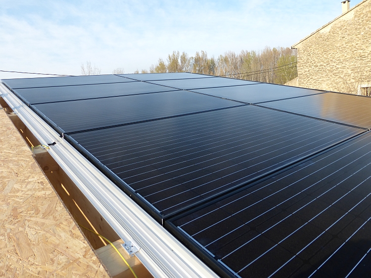 découvrez tout ce qu'il faut savoir sur les panneaux solaires : fonctionnement, avantages, installation et conseils pour choisir le modèle idéal pour votre maison. optez pour une énergie renouvelable et réduisez votre empreinte écologique !