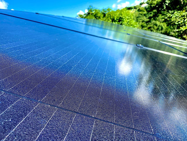 découvrez les avantages des panneaux photovoltaïques en martinique ! réduisez votre facture d'électricité tout en contribuant à la transition énergétique. profitez du soleil des caraïbes pour produire une énergie renouvelable et durable dans votre maison ou entreprise.