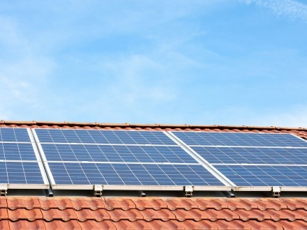 découvrez notre sélection de panneaux solaires chez castorama, idéal pour réduire votre facture d'énergie et adopter une démarche éco-responsable. profitez d'un large choix de modèles adaptés à vos besoins, de conseils d'experts et d'offres spéciales pour transformer votre maison en source d'énergie renouvelable.
