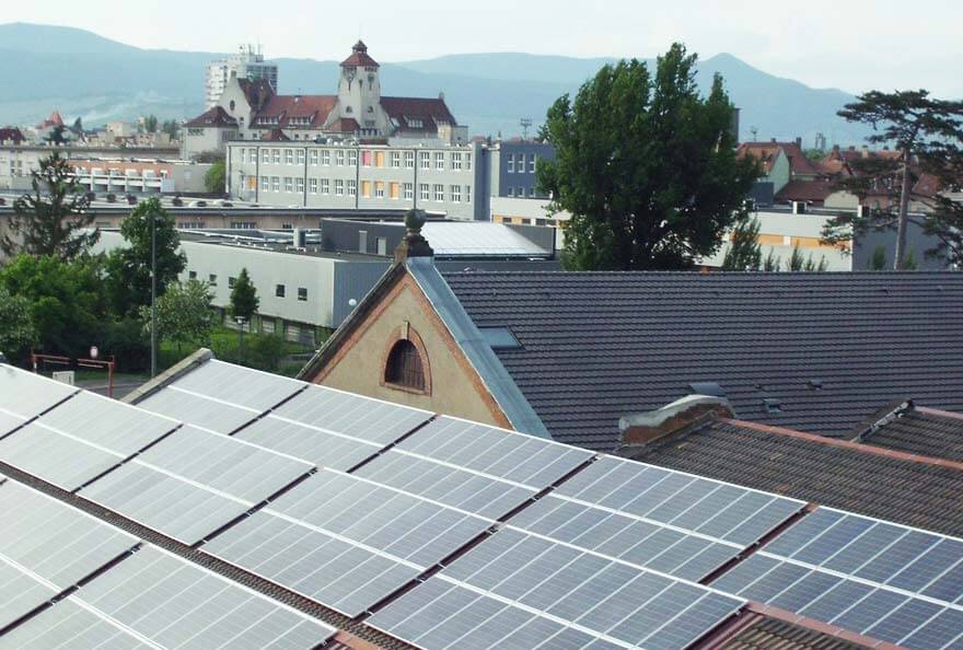 découvrez les meilleures solutions en panneaux solaires à colmar. profitez d'une énergie renouvelable et réduisez vos factures d'électricité tout en contribuant à la protection de l'environnement. contactez-nous pour un devis personnalisé!