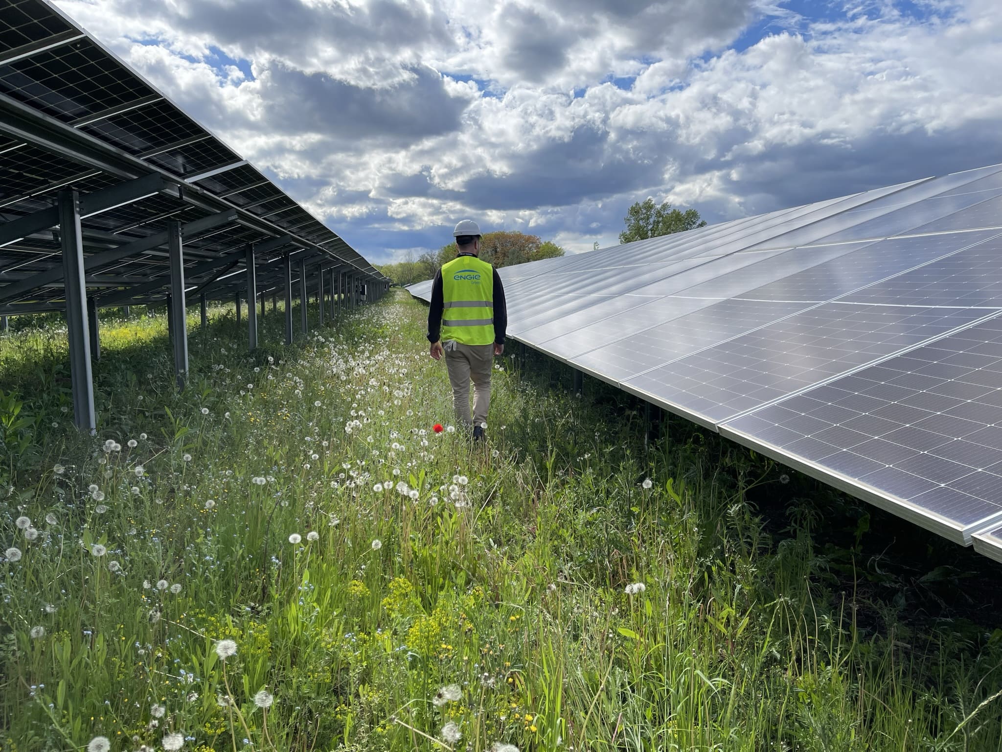 découvrez les meilleures solutions de panneaux solaires à grenoble. profitez d'une énergie renouvelable, réduisez vos factures d'électricité et participez à la protection de l'environnement avec nos installations de haute qualité et des conseils sur mesure.