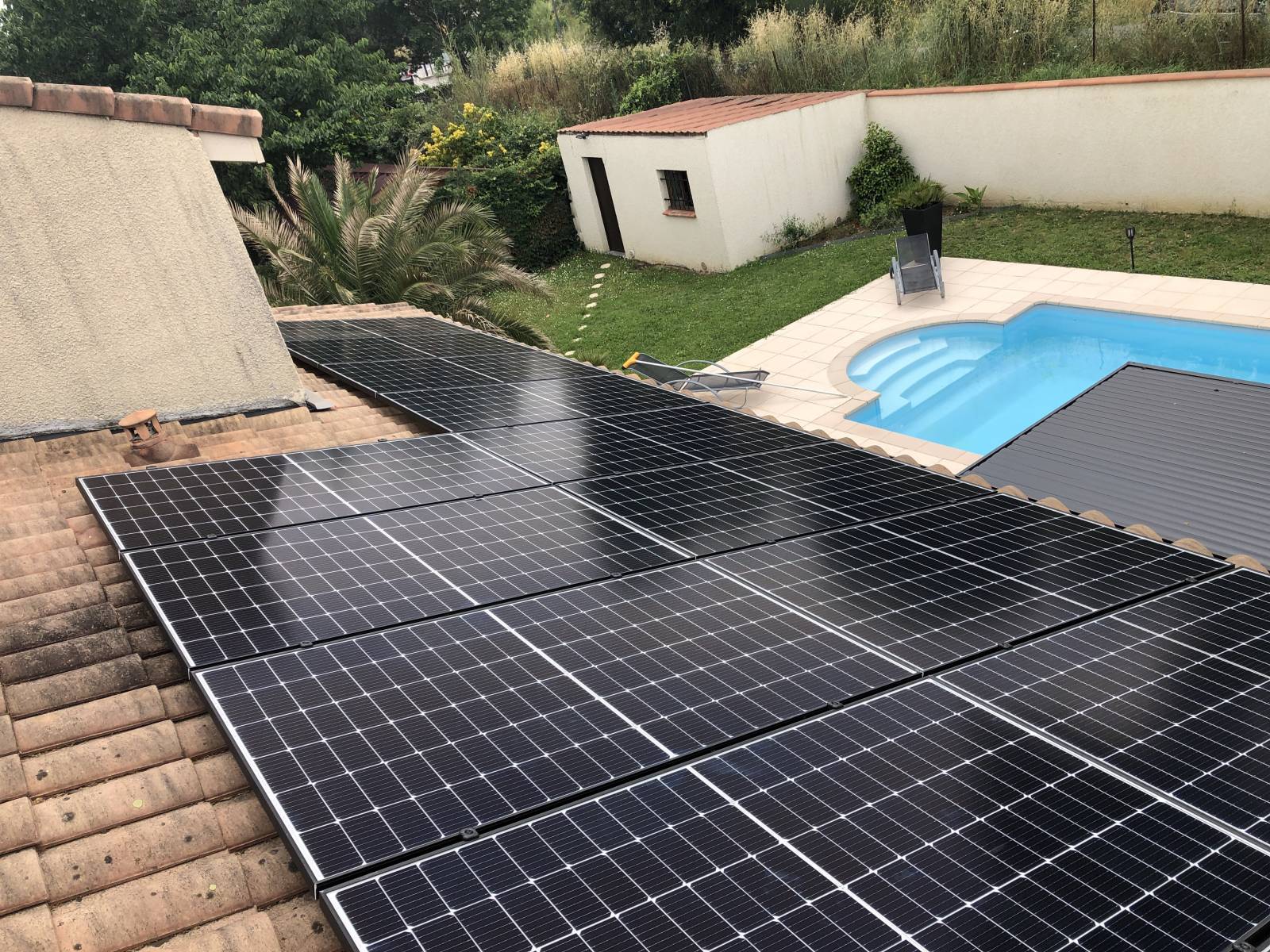découvrez les panneaux photovoltaïques, une solution durable et efficace pour produire de l'énergie renouvelable. optimisez votre consommation énergétique tout en réduisant votre empreinte carbone grâce à cette technologie innovante. informez-vous sur les avantages, l'installation et le fonctionnement des panneaux solaires.