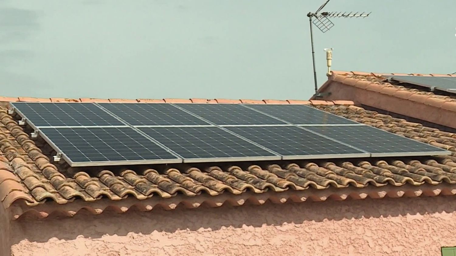 découvrez les meilleures solutions de panneaux photovoltaïques à annecy. profitez d'une énergie renouvelable, réduisez vos factures d'électricité et contribuez à un avenir durable. contactez nos experts pour un devis personnalisé.