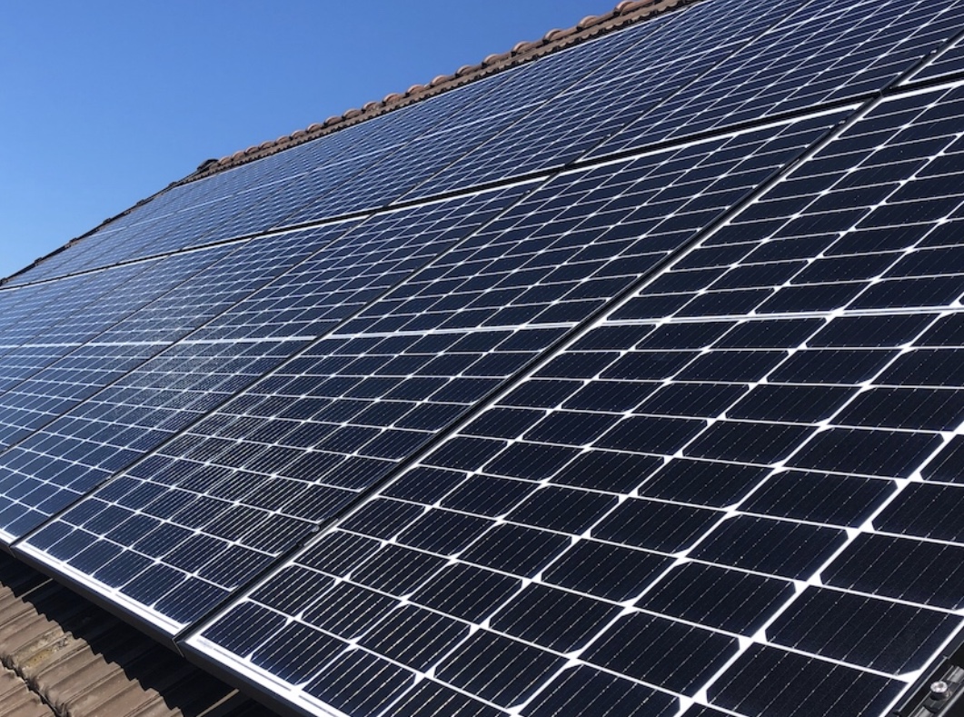 découvrez nos solutions de panneaux photovoltaïques à roanne. profitez d'une énergie renouvelable et réduisez votre facture d'électricité tout en contribuant à la protection de l'environnement. installation, conseils et accompagnement sur mesure.