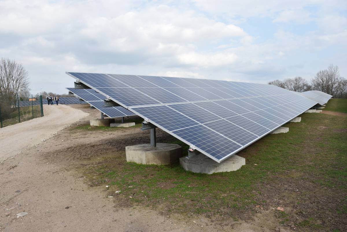 découvrez les meilleurs panneaux photovoltaïques à roanne pour optimiser votre consommation d'énergie et réduire votre facture d'électricité. profitez d'une énergie renouvelable et durable tout en valorisant votre patrimoine. contactez-nous pour un devis personnalisé et bénéficiez des aides disponibles.