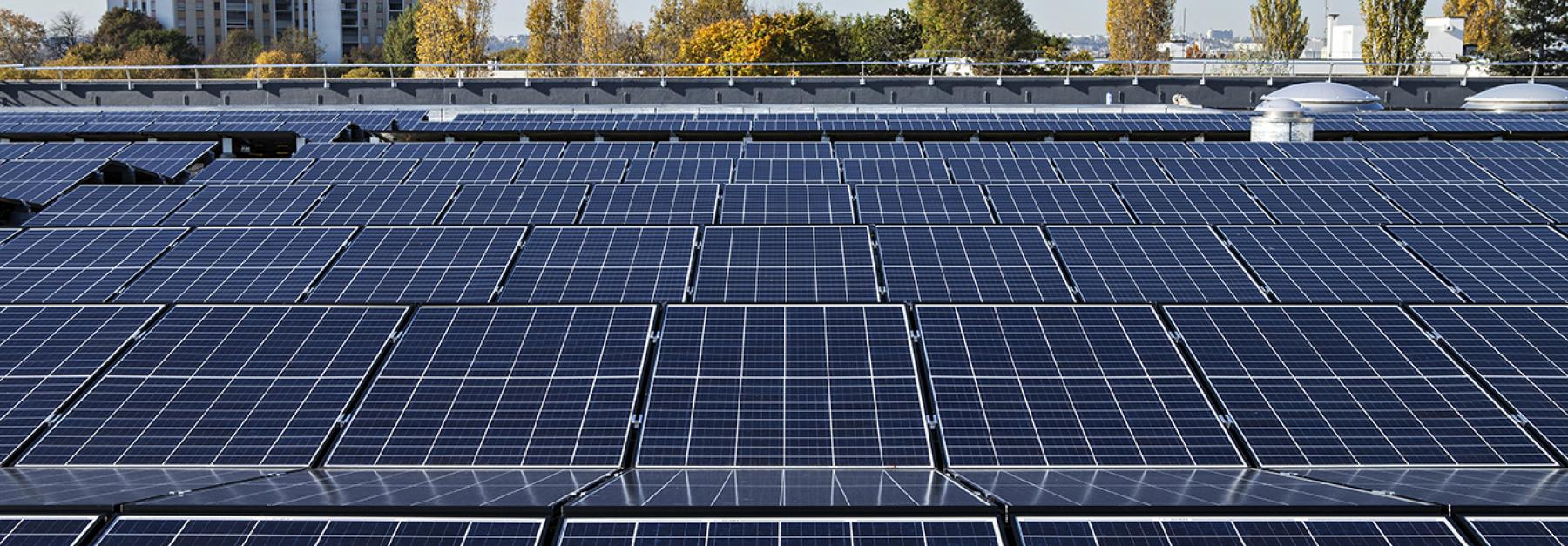 découvrez nos solutions de panneaux photovoltaïques à paris pour maximiser l'énergie solaire et réduire votre facture d'électricité. profitez d'installations adaptées à vos besoins et d'un accompagnement personnalisé tout au long de votre projet.