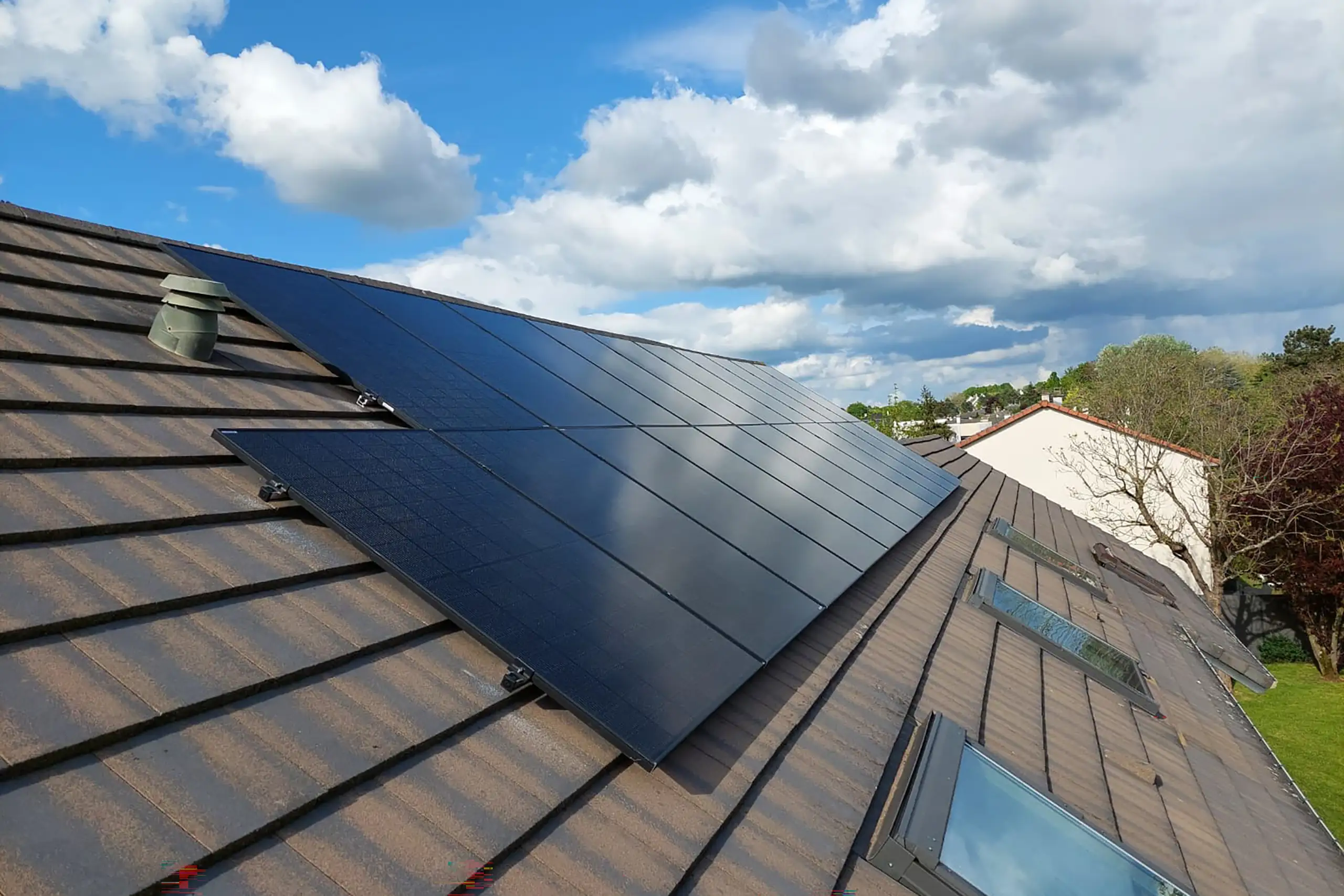 découvrez comment les panneaux solaires peuvent transformer votre consommation d'énergie à domicile. profitez des avantages écologiques et économiques des panneaux solaires pour particuliers. optez pour une énergie renouvelable et réduisez vos factures d'électricité tout en contribuant à la protection de l'environnement.