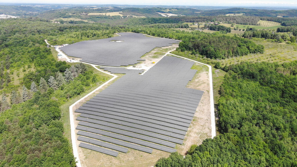 découvrez notre parc photovoltaïque innovant, une solution durable pour la production d'énergie renouvelable. profitez d'une chaîne de valeur éco-responsable tout en contribuant à la lutte contre le changement climatique. rejoignez-nous dans la transition énergétique pour un avenir plus vert.