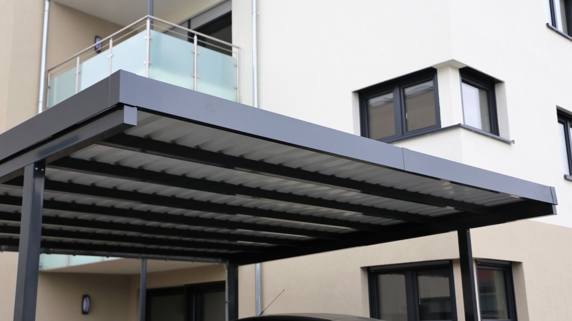 découvrez notre pergola solaire, l'alliance parfaite entre confort et écologie. profitez de votre espace extérieur tout en bénéficiant d'une protection efficace contre le soleil. idéale pour créer une atmosphère chaleureuse dans votre jardin ou sur votre terrasse, notre pergola solaire est équipée de technologies innovantes pour un usage pratique et durable.