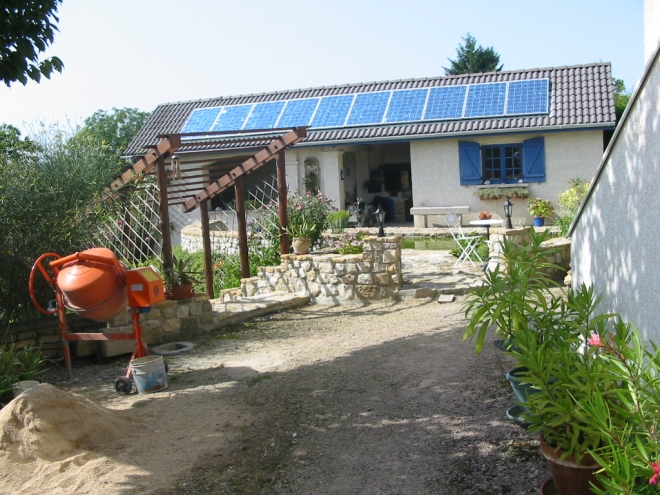 découvrez les solutions photovoltaïques dans le département 71 ! profitez de l'énergie solaire pour réduire vos factures d'électricité et contribuer à la transition énergétique. informez-vous sur les installations, les aides financières et les avantages de l'énergie renouvelable en saône-et-loire.