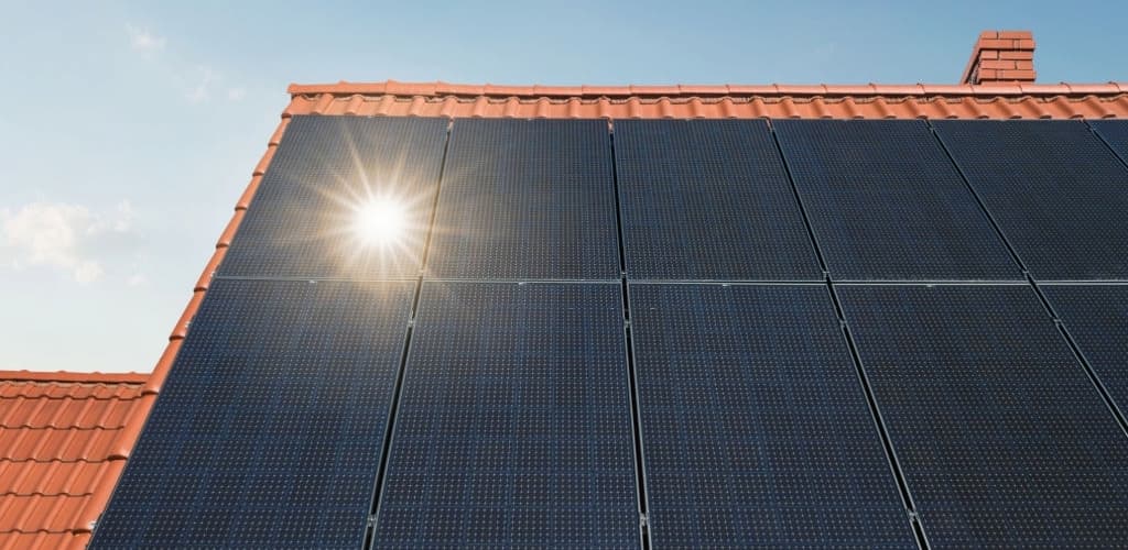 découvrez le photovoltaïque, une source d'énergie renouvelable et durable qui transforme la lumière du soleil en électricité. informez-vous sur les avantages, les technologies et les solutions adaptées pour une consommation responsable et écoresponsable.