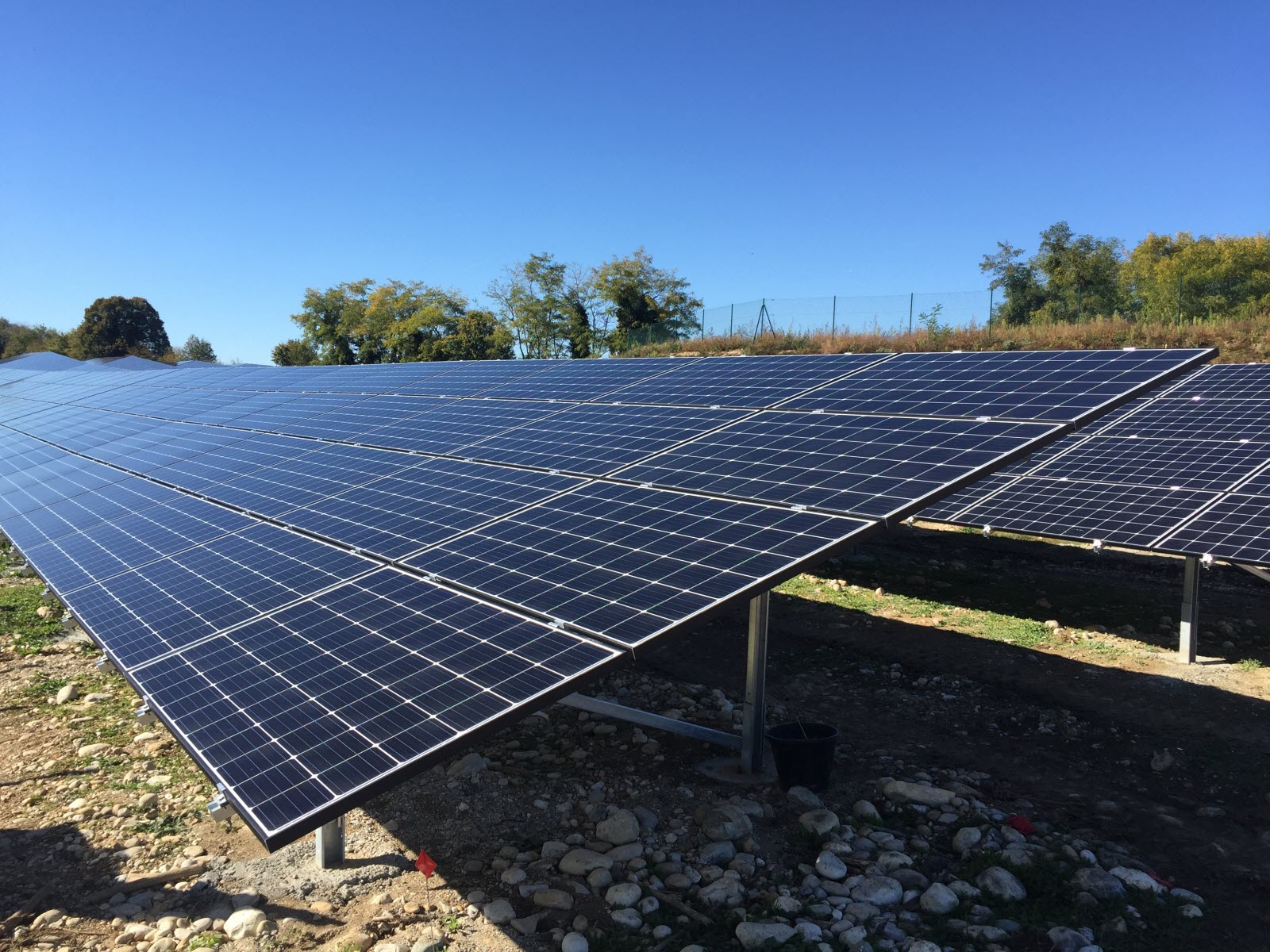 découvrez les solutions photovoltaïques au creusot pour produire votre propre électricité et réduire vos factures énergétiques. profitez d'installations de panneaux solaires de qualité, adaptées à vos besoins, et engagez-vous dans une démarche éco-responsable.