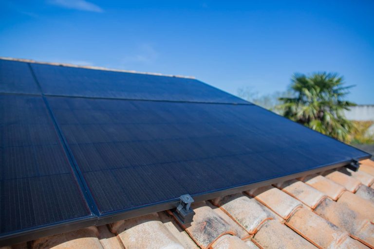 découvrez les solutions photovoltaïques à limoges pour une énergie verte et économique. profitez de l'expertise locale en installation de panneaux solaires et réduisez vos factures d'électricité tout en contribuant à la protection de l'environnement.