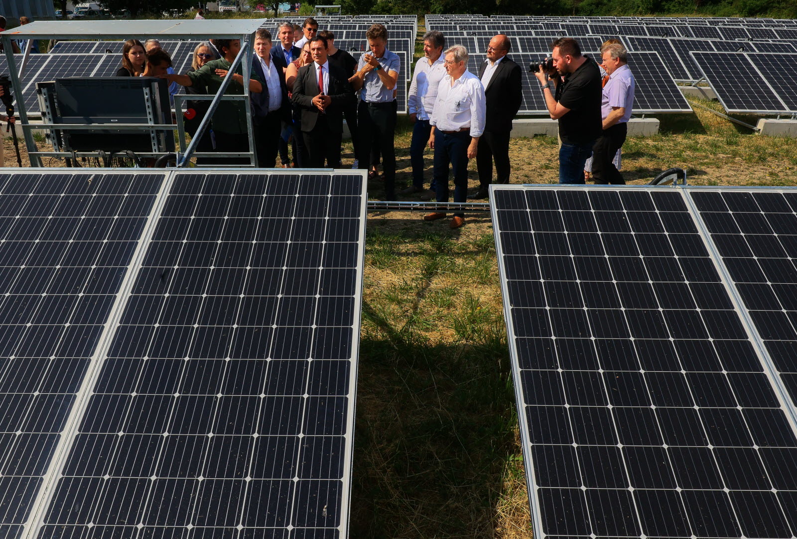 découvrez les solutions photovoltaïques à metz pour optimiser votre consommation d'énergie et contribuer à une planète plus verte. profitez d'installations de panneaux solaires adaptées à vos besoins et bénéficiez d'un accompagnement personnalisé pour votre projet.