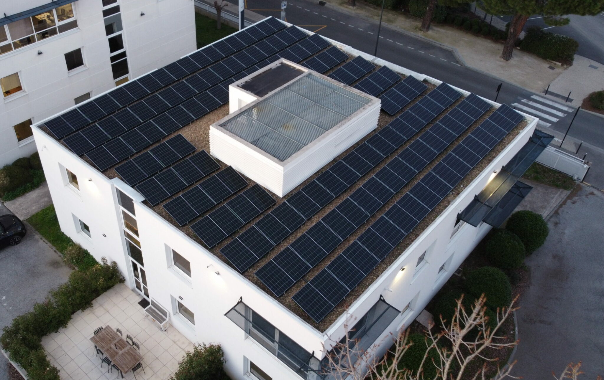 découvrez les solutions photovoltaïques à nîmes pour produire de l'énergie renouvelable et réduire vos factures d'électricité. profitez du soleil du sud de la france pour un avenir durable et économique.