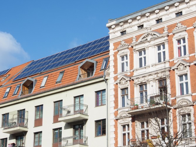 découvrez comment les installations photovoltaïques en copropriété peuvent réduire vos factures d'énergie, favoriser l'autonomie énergétique et contribuer à un avenir durable. informez-vous sur les avantages, le fonctionnement et les démarches à suivre pour intégrer des panneaux solaires dans votre copropriété.