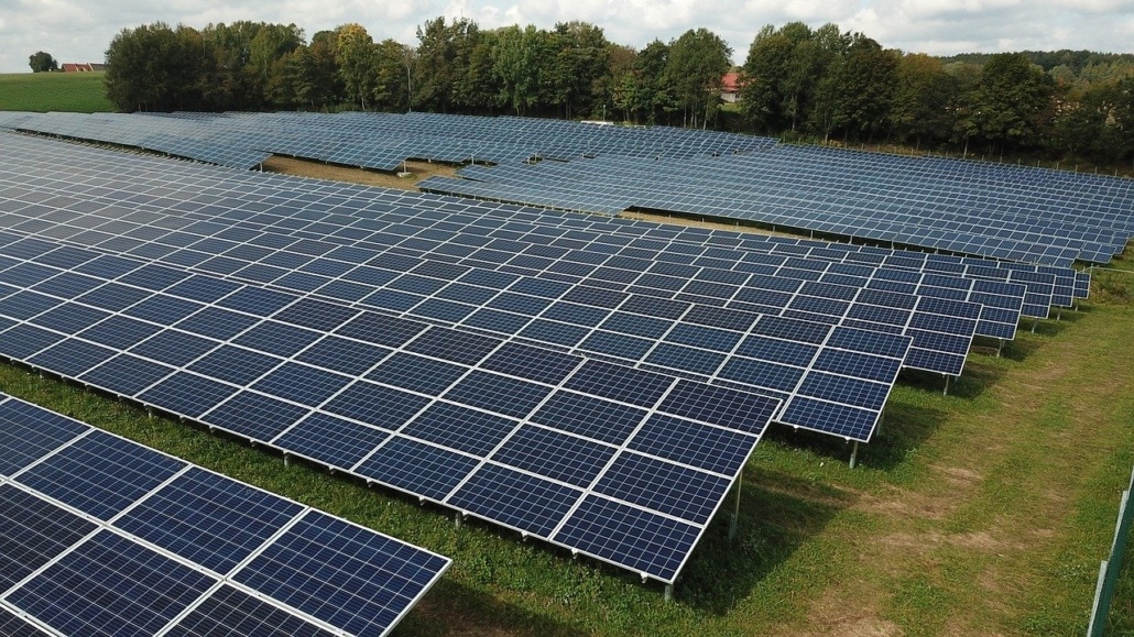 découvrez comment les installations photovoltaïques en copropriété peuvent réduire vos factures d'énergie tout en respectant l'environnement. explorez les avantages, les aides financières et les étapes pour intégrer des panneaux solaires au sein de votre immeuble.
