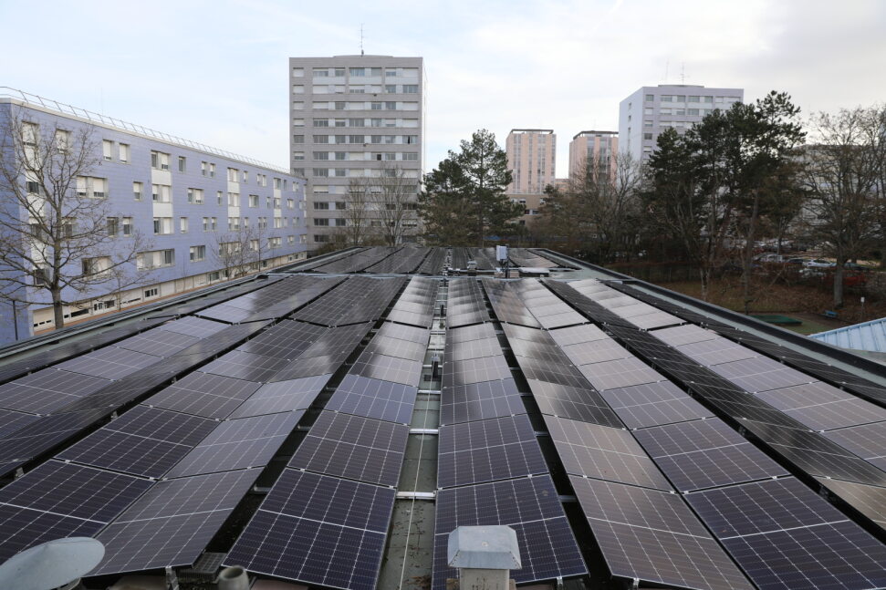 découvrez les solutions photovoltaïques à dijon pour produire votre propre électricité propre et durable. informez-vous sur nos services d'installation et bénéficiez des avantages d'une énergie renouvelable adaptée à vos besoins.
