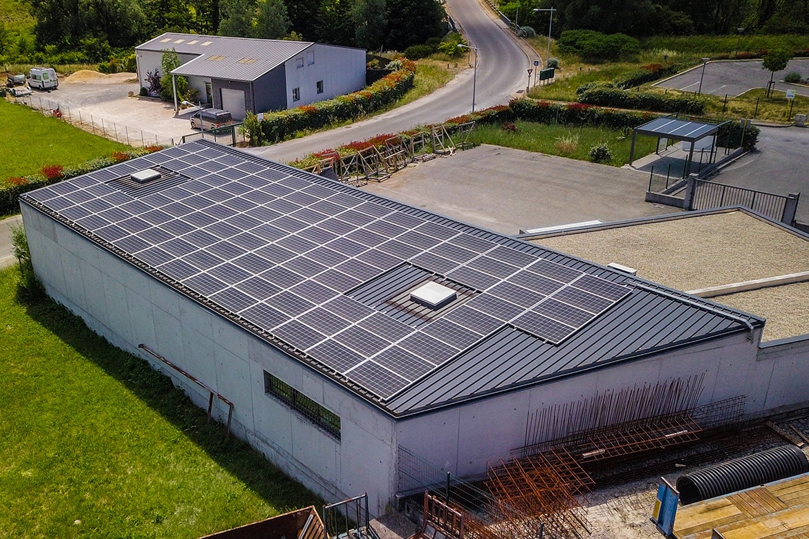 découvrez des solutions innovantes pour le photovoltaïque industriel. optimisez la production d'énergie renouvelable de votre entreprise avec nos technologies de pointe. informez-vous sur les avantages environnementaux et économiques du pv industriel pour réduire votre empreinte carbone.