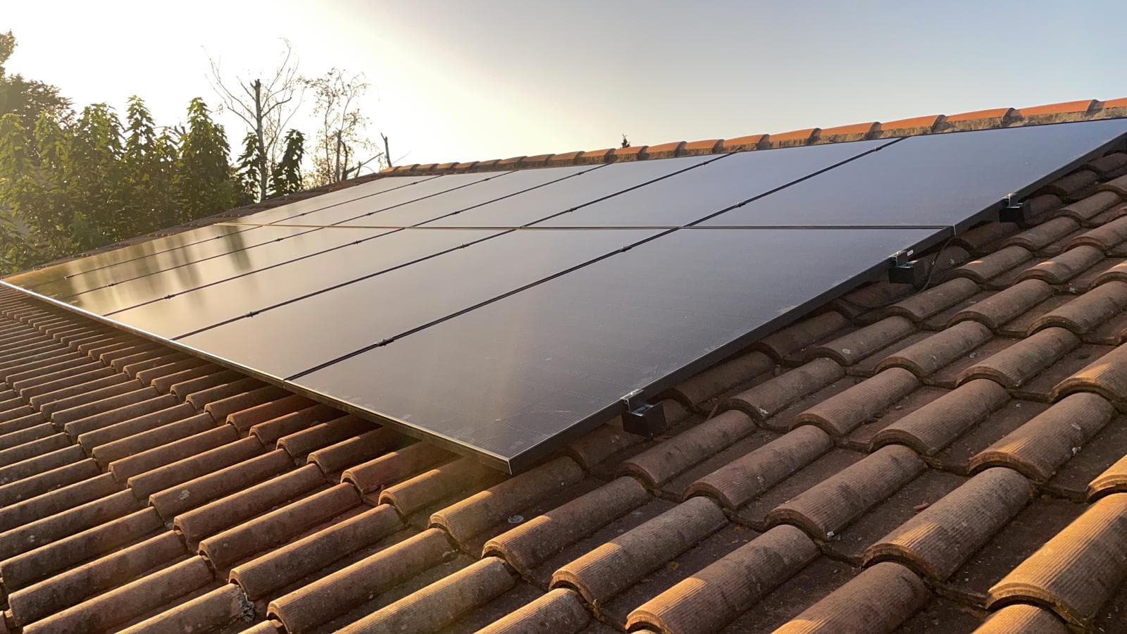 découvrez le rachat photovoltaïque, une solution avantageuse pour valoriser votre production d'énergie solaire. apprenez comment vendre votre surplus d'électricité et maximiser vos revenus grâce à un contrat de rachat attractif. informez-vous sur les démarches, les tarifs et les bénéfices écologiques associés à l'énergie renouvelable.