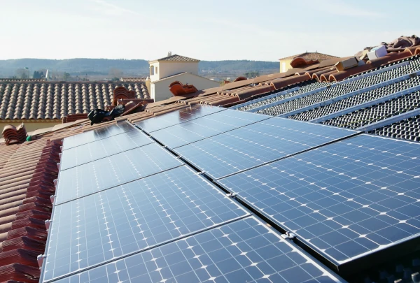découvrez les avantages du rachat photovoltaïque : une solution rentable pour valoriser votre production d'énergie solaire. maximisez vos revenus et contribuez à la transition énergétique en vendant votre surplus d'électricité. informez-vous sur les démarches à suivre et les aides disponibles pour optimiser votre investissement.
