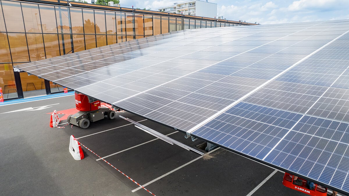 découvrez tout ce qu'il faut savoir sur la surface des panneaux photovoltaïques : dimensions, efficacité, et choix adaptés pour optimiser votre production d'énergie solaire. informez-vous sur les meilleures pratiques pour maximiser votre installation photovoltaïque.