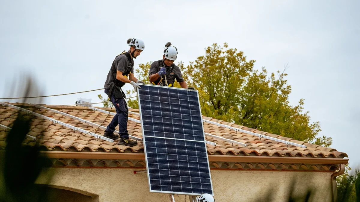 découvrez le métier de technicien photovoltaïque : un expert essentiel dans le secteur des énergies renouvelables, spécialisé dans l'installation et la maintenance de systèmes solaires photovoltaïques. apprenez comment contribuer à une énergie durable tout en améliorant vos compétences techniques.