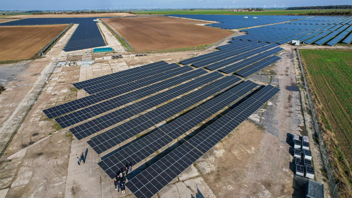 découvrez les opportunités d'investissement avec un terrain photovoltaïque, une solution durable pour générer de l'énergie renouvelable. transformez votre espace en une source d'énergie verte tout en contribuant à la protection de l'environnement.