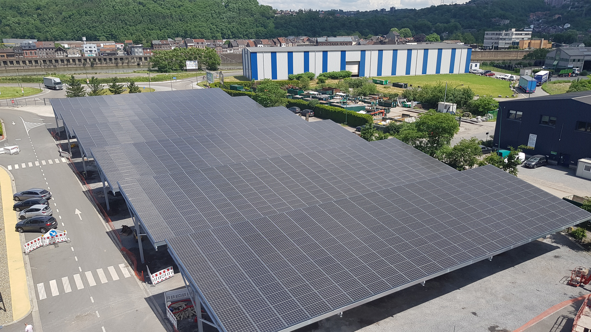 découvrez les avantages des toitures de parking photovoltaïques, une solution innovante pour produire de l'énergie solaire tout en protégeant les véhicules. optimisez l'espace de votre stationnement et contribuez à une énergie durable.