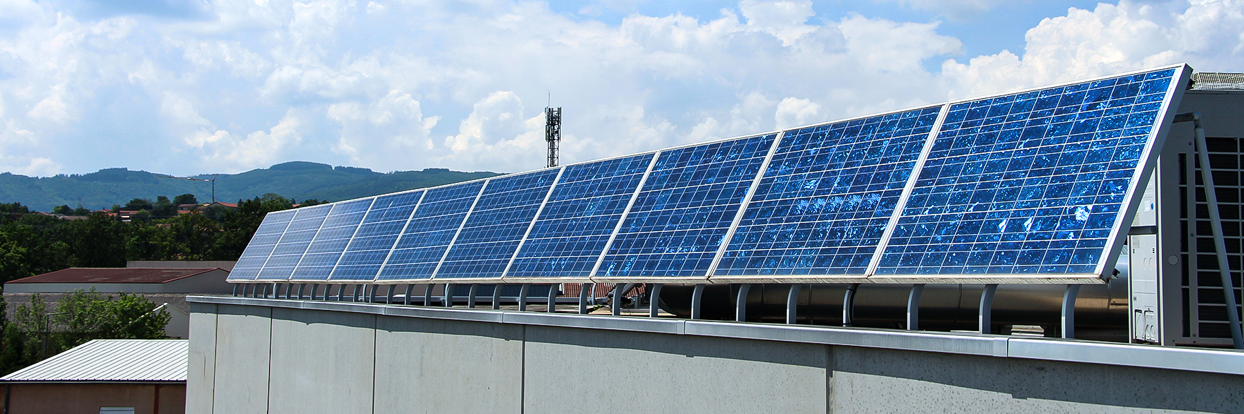 découvrez les avantages d'une toiture photovoltaïque : une solution durable pour produire votre propre électricité, réduire vos factures d'énergie et contribuer à la protection de l'environnement. optez pour une transition énergétique efficace avec des panneaux solaires adaptés à votre habitation.