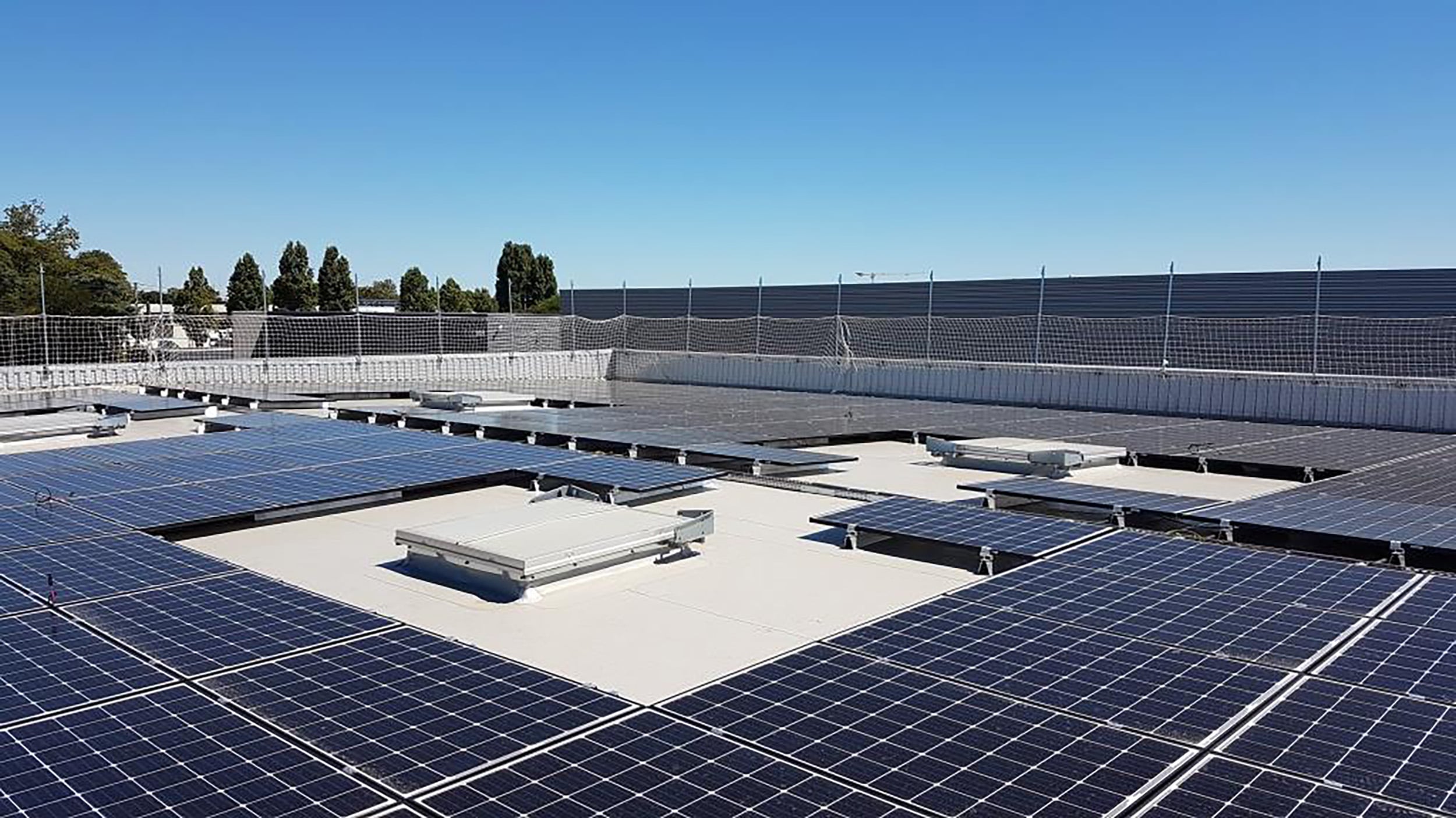 découvrez les avantages de la toiture photovoltaïque pour une énergie renouvelable et durable. optimisez votre consommation d'électricité tout en contribuant à la protection de l'environnement grâce à nos solutions innovantes et esthétiques.