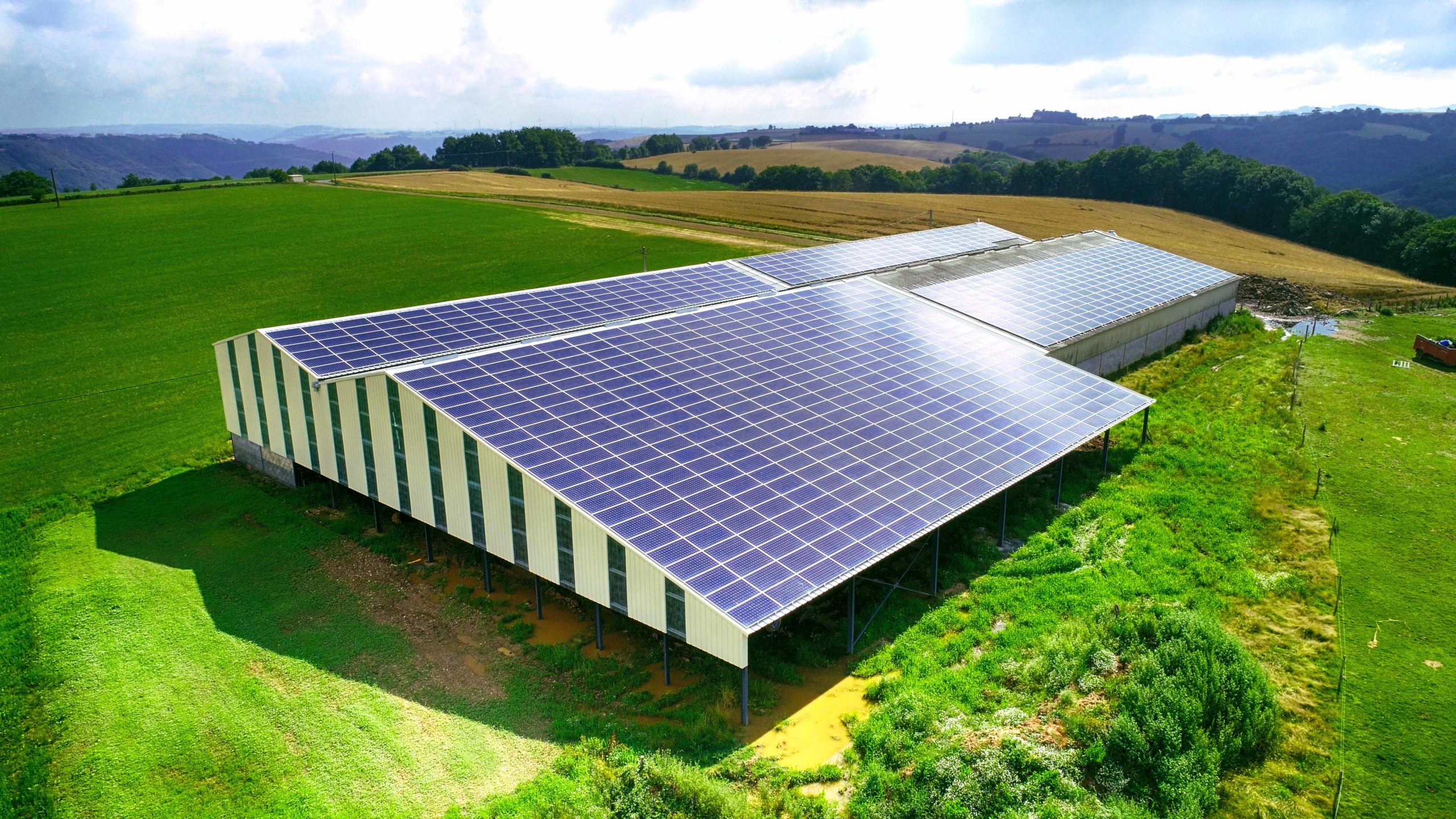 découvrez les avantages d'une toiture photovoltaïque agricole pour optimiser la production énergétique de votre exploitation. investissez dans la durabilité tout en réduisant vos coûts d'électricité.