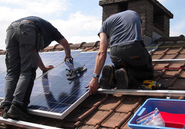 découvrez comment bénéficier d'une toiture photovoltaïque gratuite et produire votre propre énergie solaire. profitez d'une solution écologique et économique pour réduire vos factures d'électricité tout en contribuant à la transition énergétique.