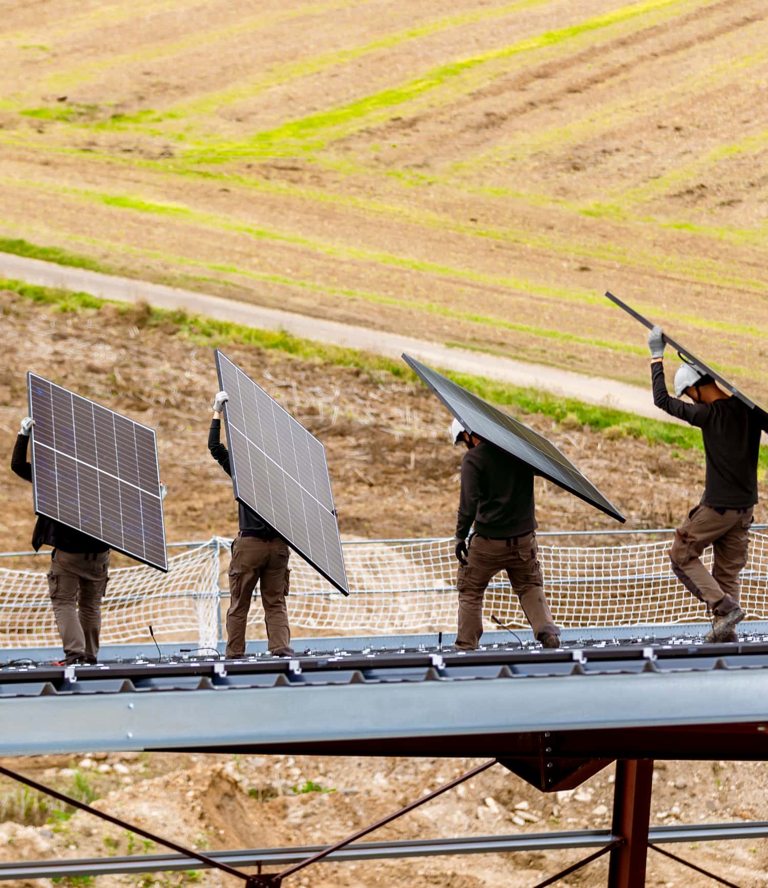 découvrez comment bénéficier d'une toiture photovoltaïque gratuite, une solution écologique et économique pour produire votre propre électricité et réduire votre facture énergétique. informez-vous sur les aides et subventions disponibles pour installer des panneaux solaires sans coûts initiaux.