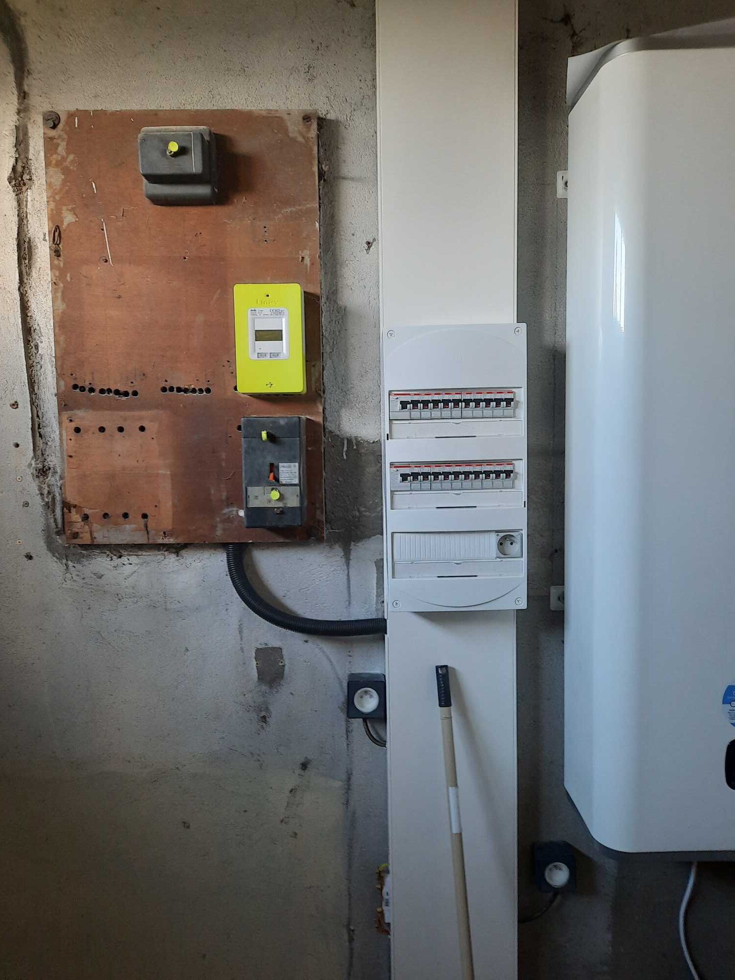 découvrez tout sur l’image élec : explications, conseils et astuces pour mieux comprendre les schémas électriques, circuits et installations électriques.