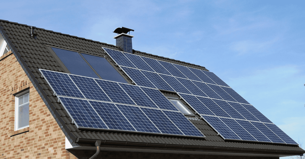 découvrez tout ce qu'il faut savoir sur les panneaux solaires : fonctionnement, avantages, coût, installation et conseils pour optimiser votre production d'énergie solaire.